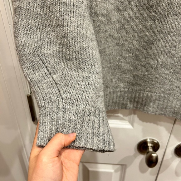 SOLD Mango sweater - Picture 2 of 4